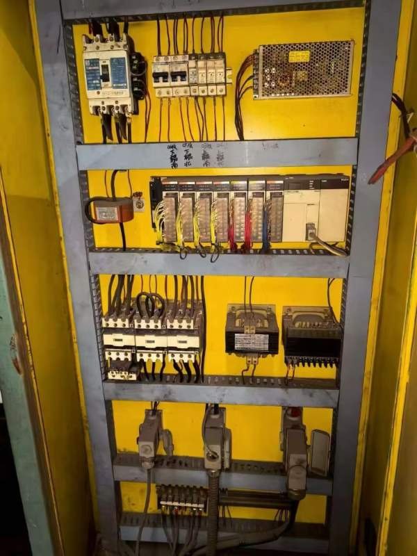 原价70多万购买的，长治三辊卷板机！型号CDW11XNC-，.