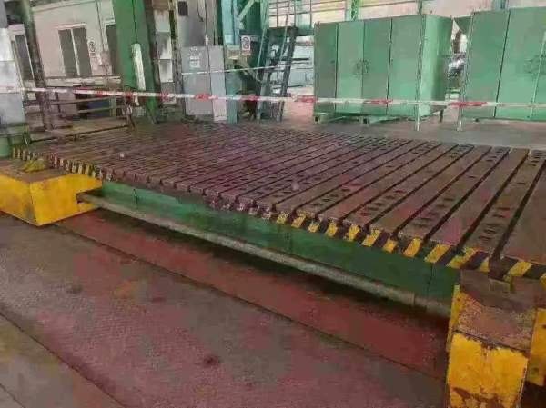 新机安装未用，200吨合模机在位出售，台湾迪斯模具研.