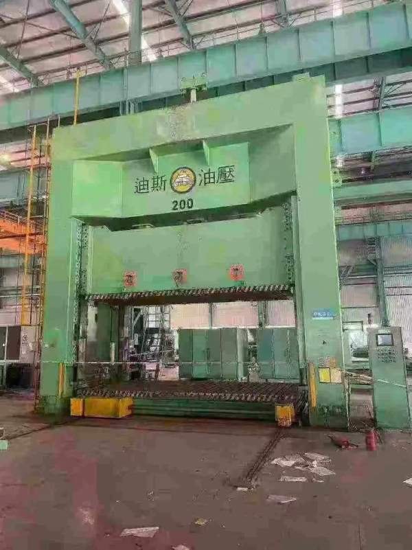 新机安装未用，200吨合模机在位出售，台湾迪斯模具研.