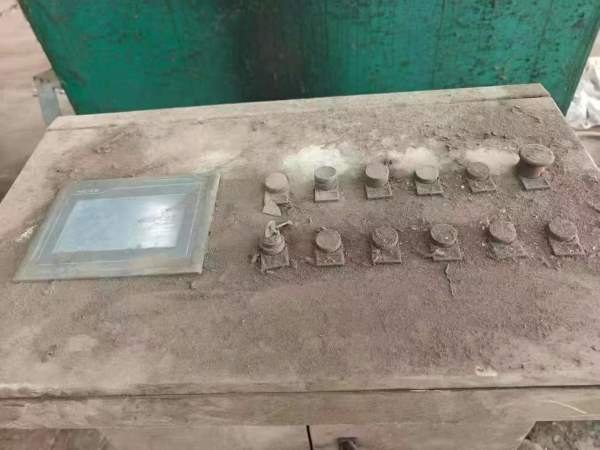 要小台面液压机的朋友看过来：中瑞800吨，台面1.6米1..