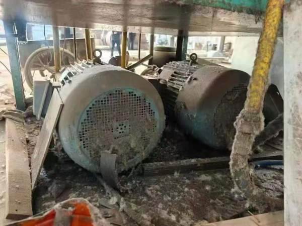 要小台面液压机的朋友看过来：中瑞800吨，台面1.6米1..