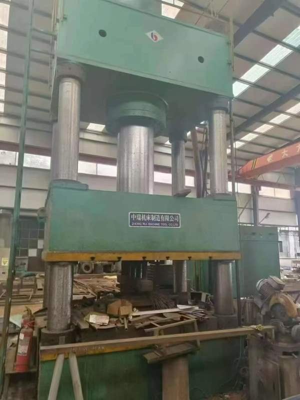 要小台面液压机的朋友看过来：中瑞800吨，台面1.6米1..