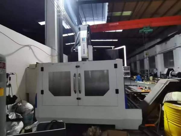 在位，25年产，基本全新国盛3216龙门加工中心，工作台.