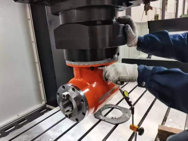 在位，25年产，基本全新国盛3216龙门加工中心，工作台.