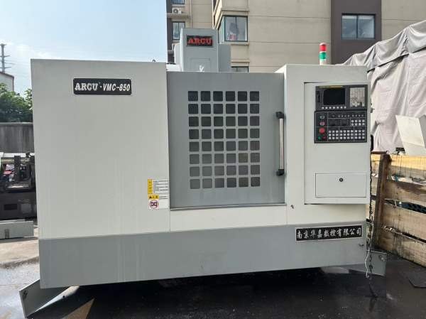 南京华嘉VMC850，法纳克MD系统，BT40主轴，主轴转速80.