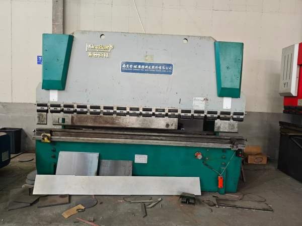 2020年南京金球100吨3.2米折弯机，价格不高