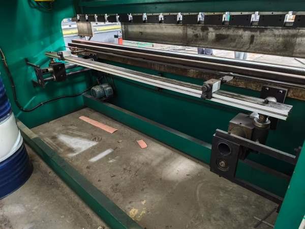 2020年南京金球100吨3.2米折弯机，价格不高