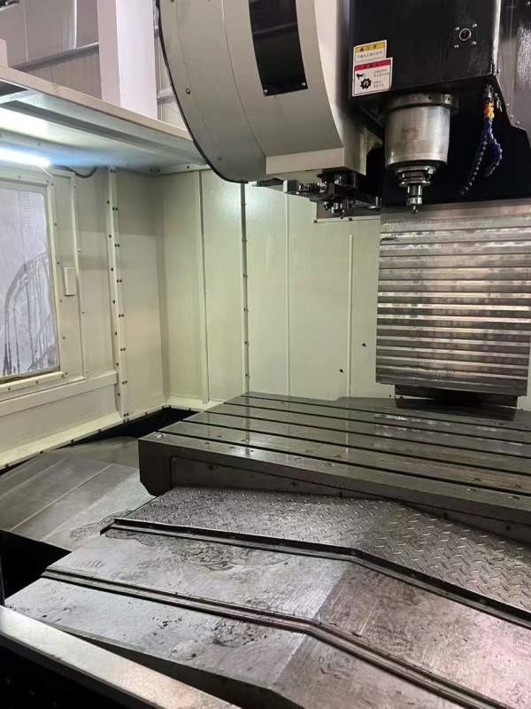 国胜1680加工中心，导轨两线一硬，刀库24把，X/Y/Z行.