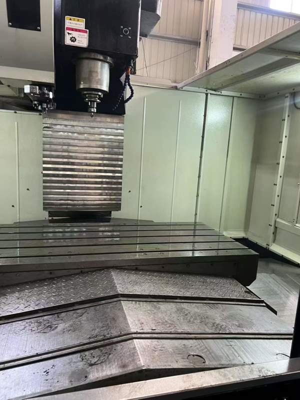 国胜1680加工中心，导轨两线一硬，刀库24把，X/Y/Z行.