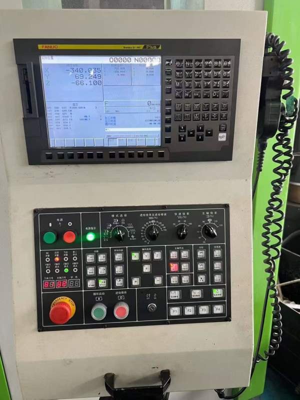 国胜1680加工中心，导轨两线一硬，刀库24把，X/Y/Z行.