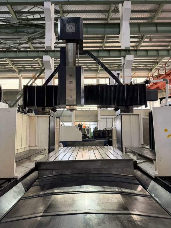 台湾大畏4033数控龙门，工作台2800/4200mm，门宽3250.