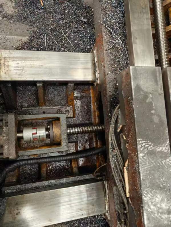 小小几万亚威1000数控铣，正常使用，便宜卖