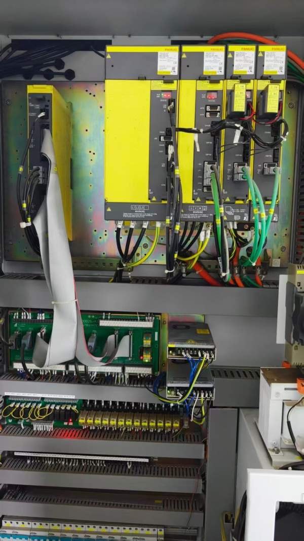 台湾友佳-32A加工中心2023年两台只用几百小时两线一硬.