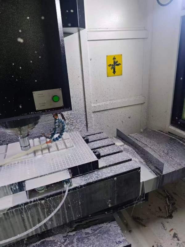 工在位，格勒玛850，三轴线轨，主轴直连12000，价格不.