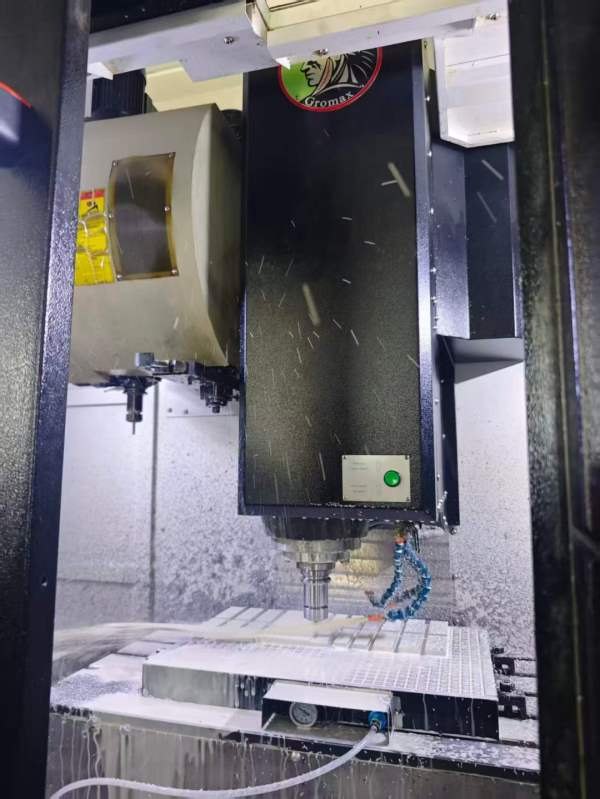 工在位，格勒玛850，三轴线轨，主轴直连12000，价格不.