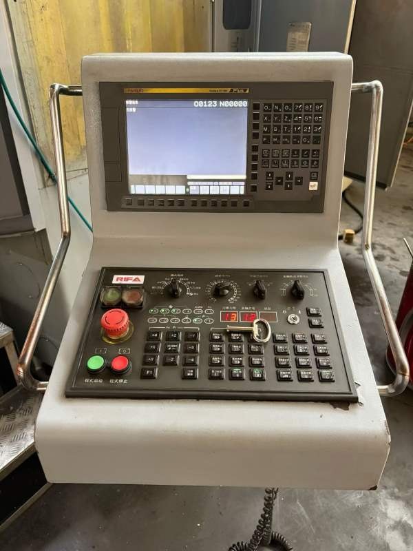 日发4026龙门加工中心．带刀库齿轮头带侧铣头．行程42.