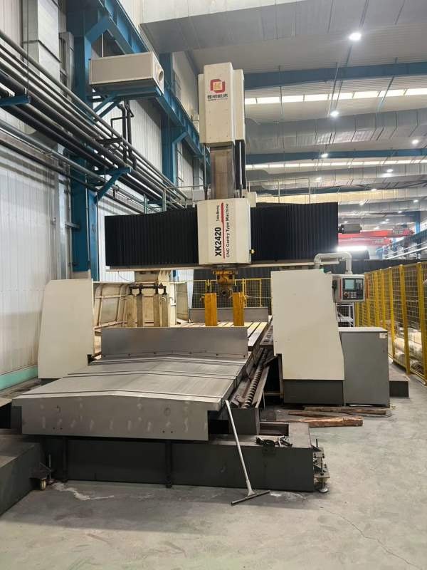 昆明XK2420数控龙门镗铣床，工作台2000/4000mm，门宽2.