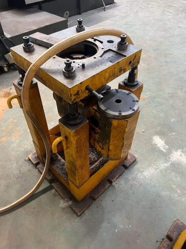 昆明XK2420数控龙门镗铣床，工作台2000/4000mm，门宽2.