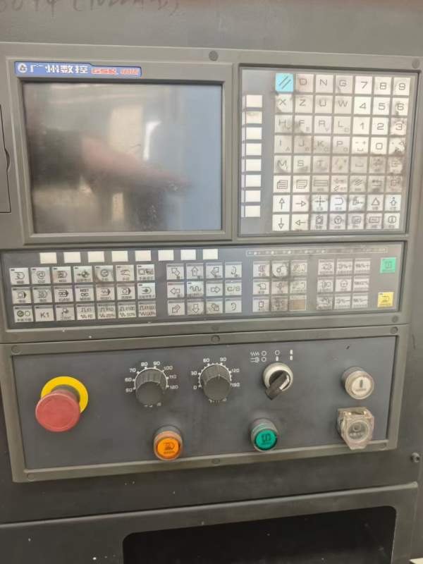 正宗宝鸡61633000数控车，22年设备，广数系统，带滚轮.