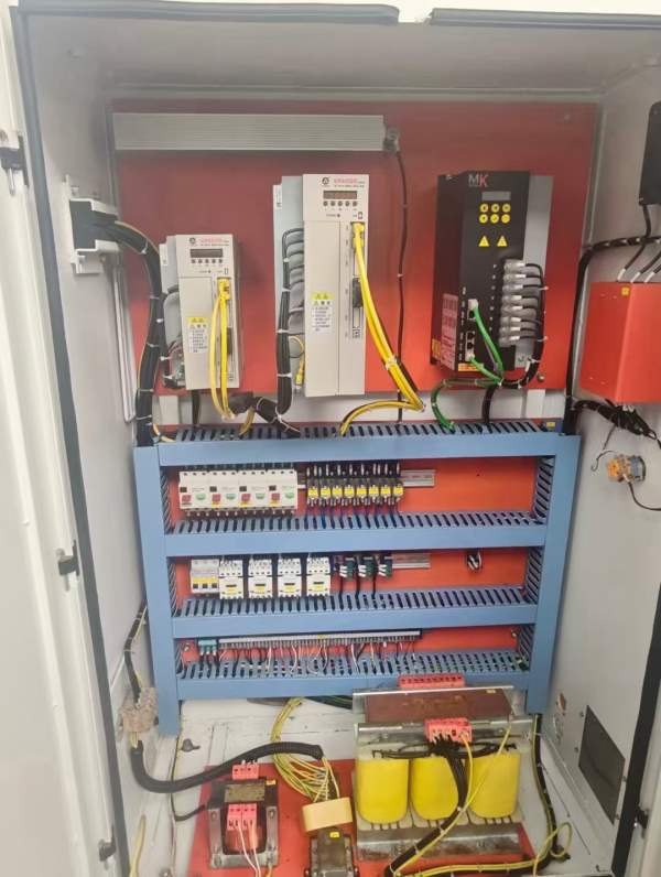 正宗宝鸡61633000数控车，22年设备，广数系统，带滚轮.