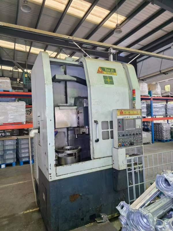 油机320数控立车，配15寸卡盘，发那科系统