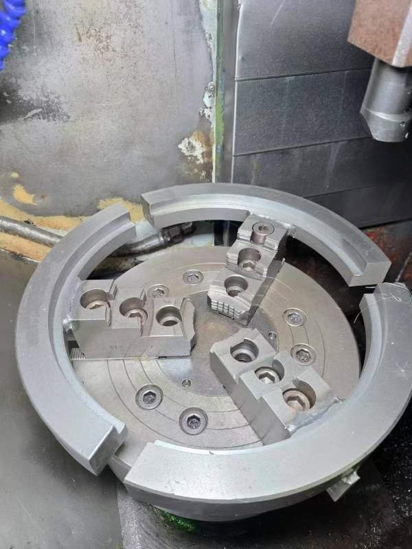 油机320数控立车，配15寸卡盘，发那科系统