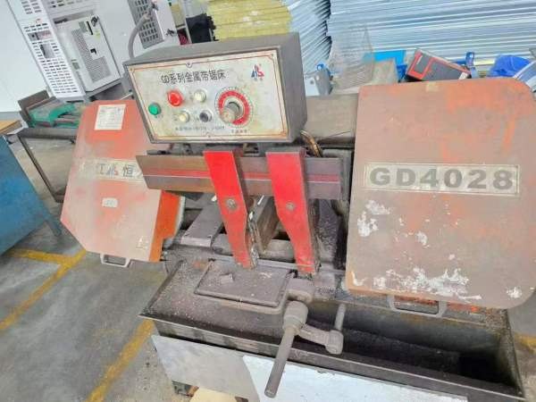 两个锯床，正常使用，出价就卖