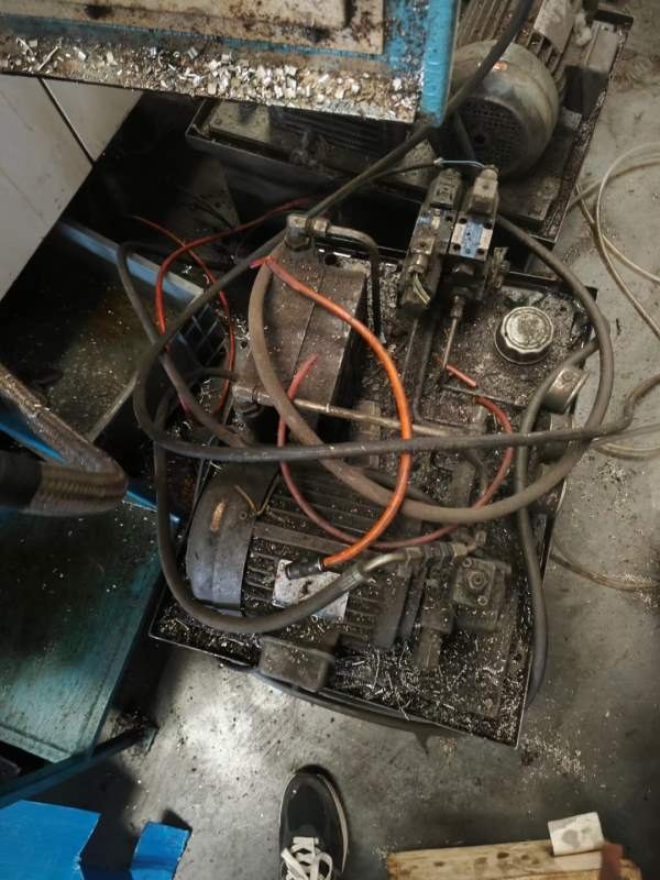 德川255四轴转台一套，2014年生产，发那科系统，线材.