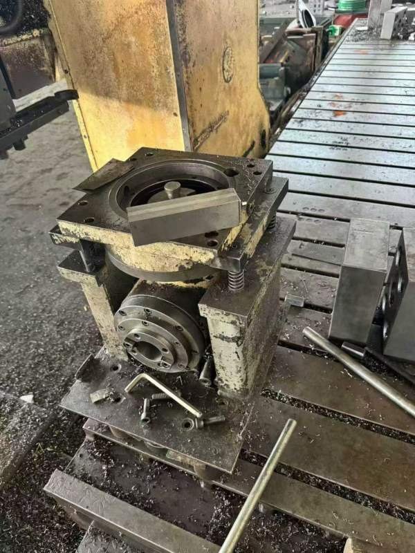 苏州工厂在位处理海天6028龙门加工中心，工作台2.5 X .