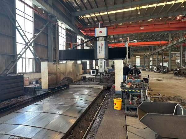 刚刚买下紐威8030SC超重型数控龙铣：门高2.1米，门宽4.