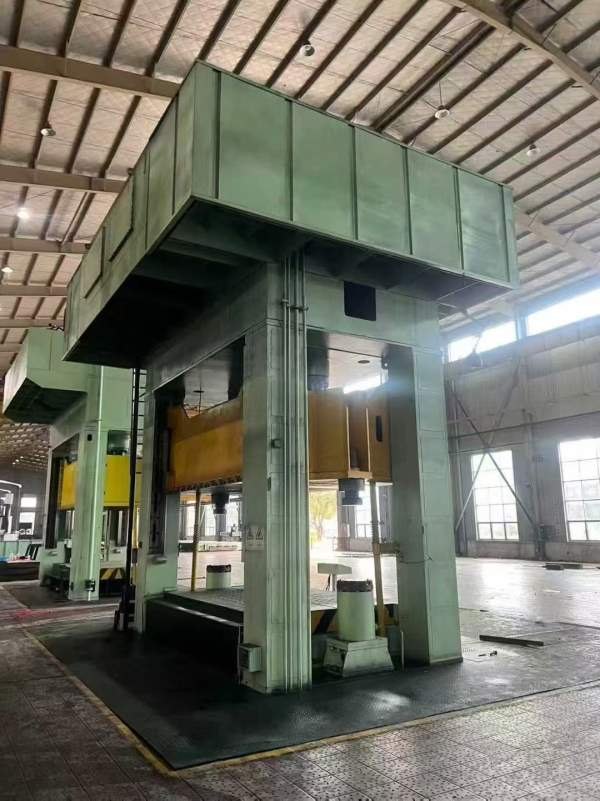 广东工厂两台630已售，还剩一台1200，一台800吨。不计.