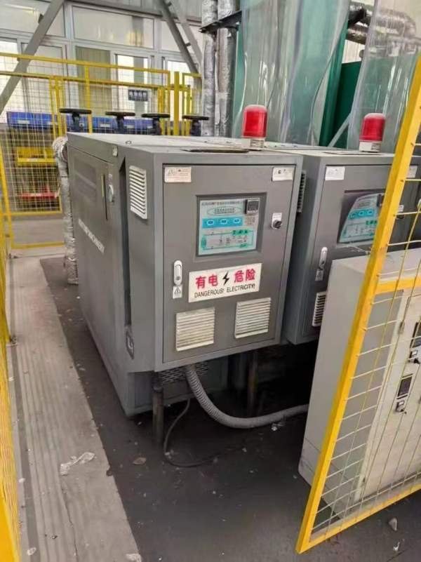 南通1250吨液压机，台面2.6米3.2米，开口3.2米，油缸.