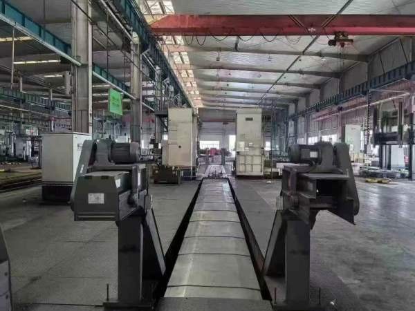 刚刚买下  昆机6513数控14米双面镗床  工作台1.414米 .