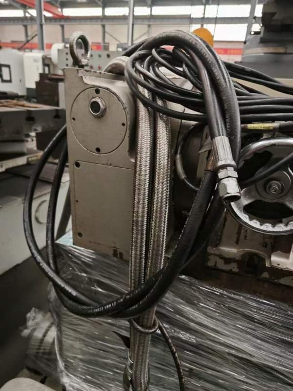 谭佳255四轴一套，有驱动线材，顶尖尾座，带液压站