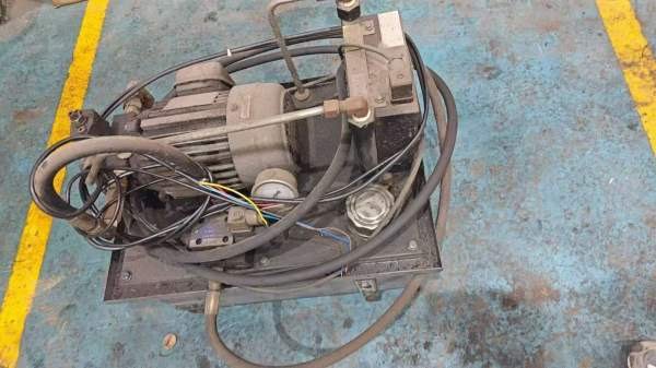 台湾恒望320四轴一套，安装少用基本全新，需要的联系