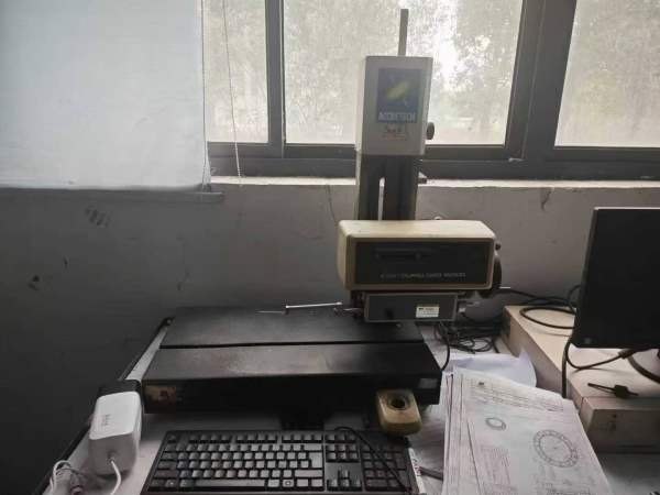 东京精密轮廓仪，新机精度。