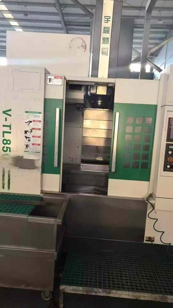 重庆工厂10台宇辰850   三线轨   三菱M80系统，全部在.