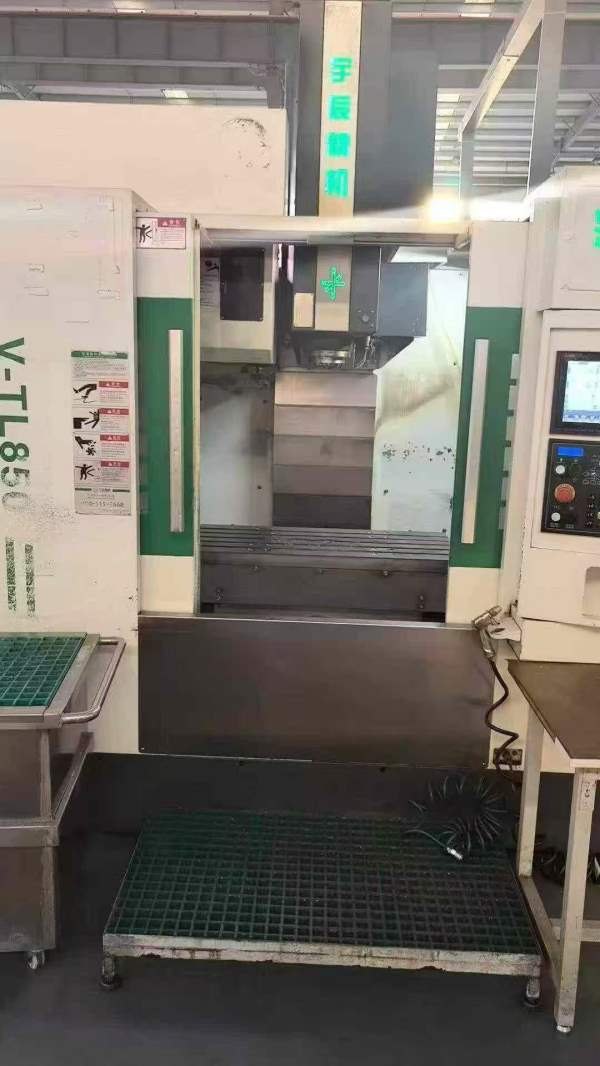 重庆工厂10台宇辰850   三线轨   三菱M80系统，全部在.
