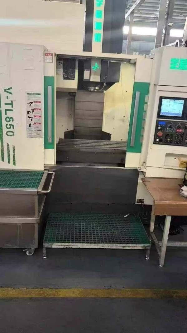 重庆工厂10台宇辰850   三线轨   三菱M80系统，全部在.