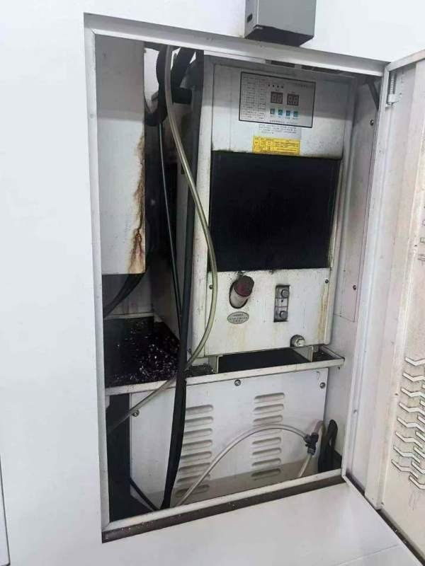 重庆工厂10台宇辰850   三线轨   三菱M80系统，全部在.