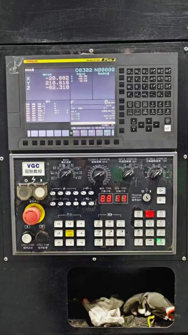 新到一台2023年广东冠驰两线一硬1270加工中心，发那科.