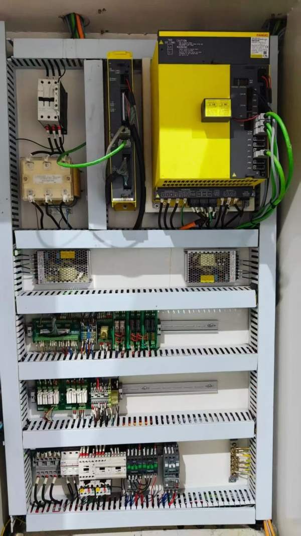 新到一台2023年广东冠驰两线一硬1270加工中心，发那科.