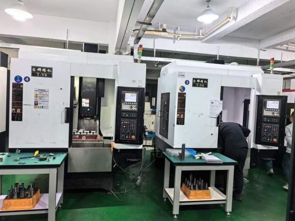 买下两台工厂在位台群T-V6加工中心，高配发那科OI-MF1.