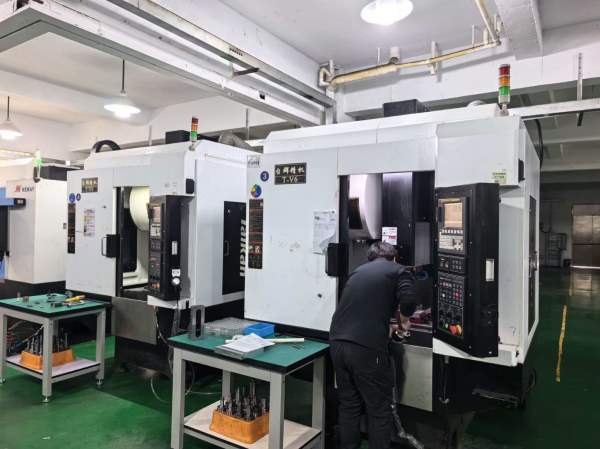 买下两台工厂在位台群T-V6加工中心，高配发那科OI-MF1.