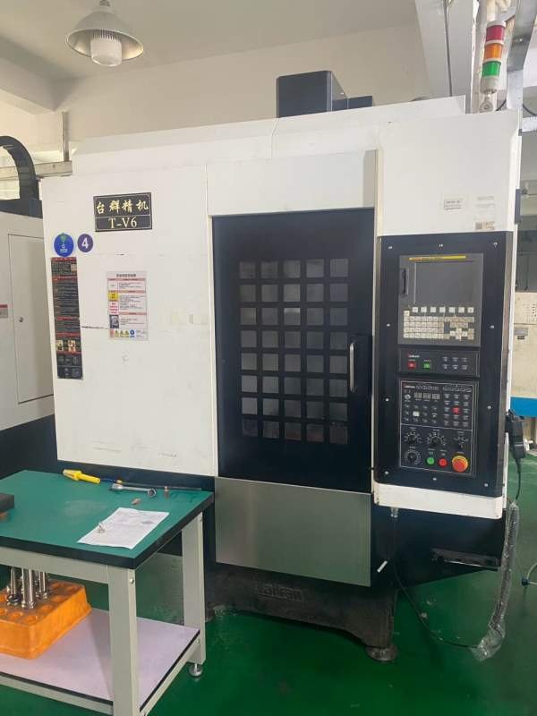 买下两台工厂在位台群T-V6加工中心，高配发那科OI-MF1.