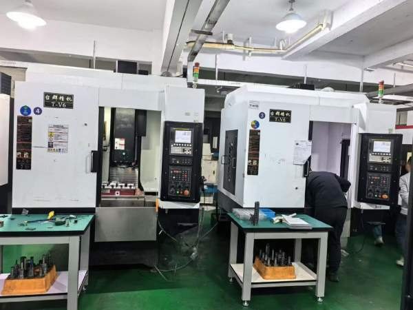 买下两台工厂在位台群T-V6加工中心，高配发那科OI-MF .