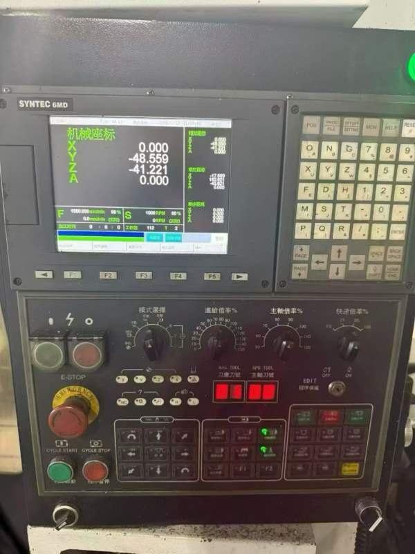 同款两台数控钻铣床，新代系统，工作台1m1乘以550的，.