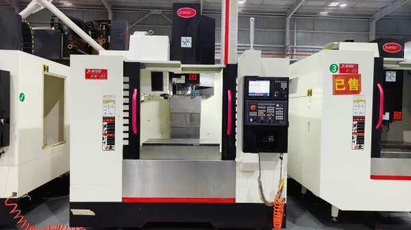 新到一台2025年安装少用乔峰VH85重型加工中心