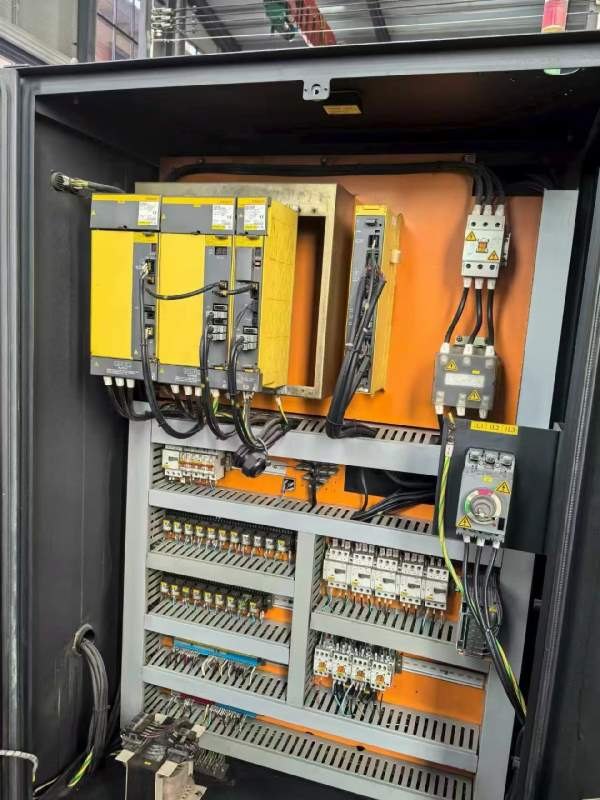 刚买下斗山PUMA305斜车同款5台全部已到展厅