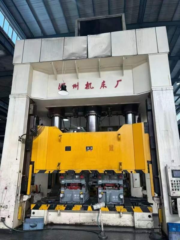 出售：湖州1500吨，台面2米4米，多点顶出，侧移动台，.